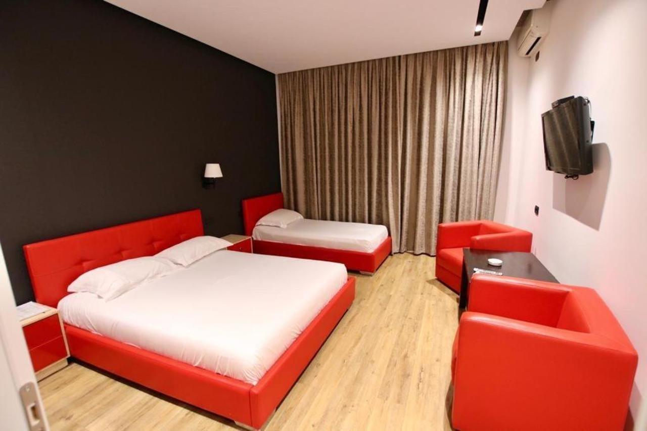 Bërxull Aurelis Hotel מראה חיצוני תמונה