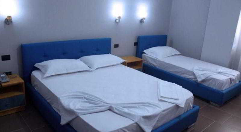 Bërxull Aurelis Hotel מראה חיצוני תמונה