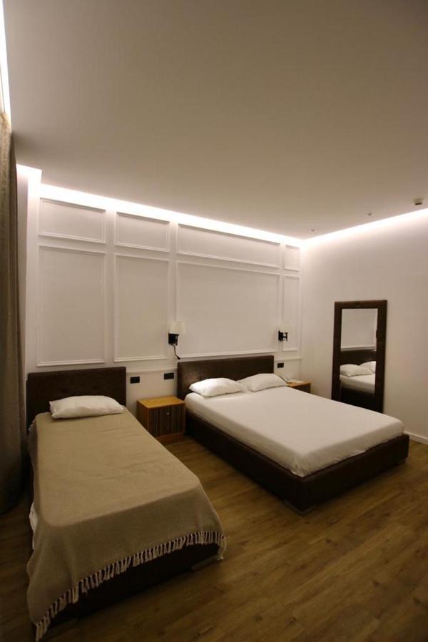 Bërxull Aurelis Hotel מראה חיצוני תמונה