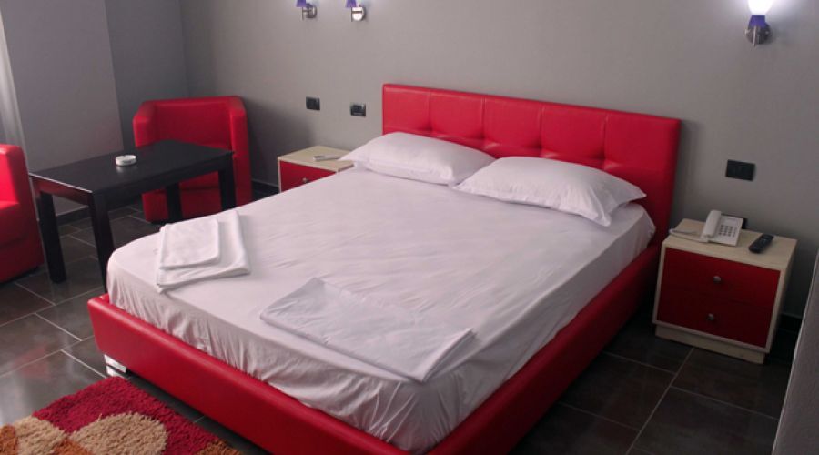 Bërxull Aurelis Hotel מראה חיצוני תמונה